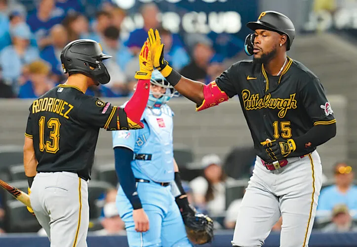 Esmerlyn Valdez hits first homer in Pittsburgh Pirates' win over Toronto Blue Jays