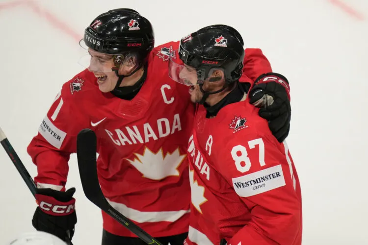 Crosby, Canada oust USA at Worlds