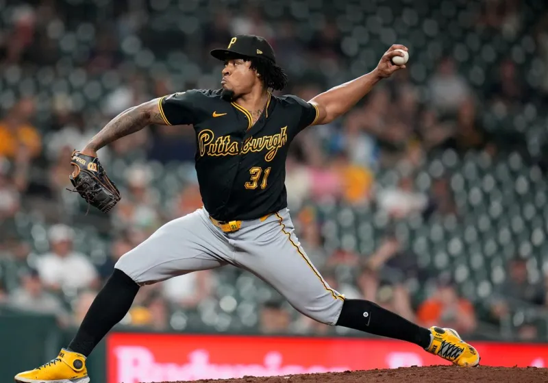 Massive bullpen collapse costs Pirates in loss to Astros