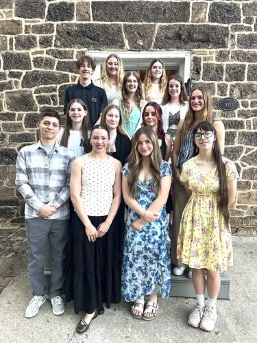 Women's club recognizes student artists