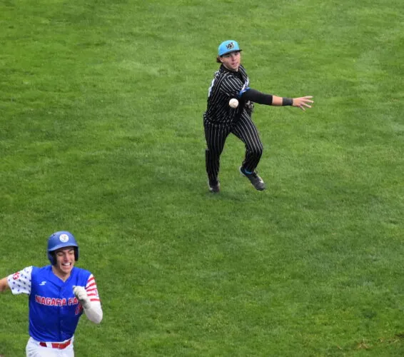 Niagara Falls rallies past Skunks in 9th