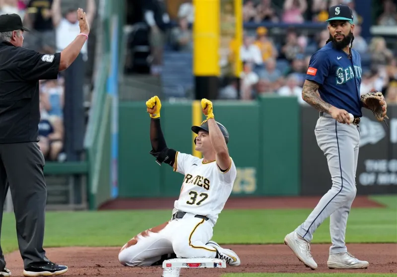 An offensive explosion, 10 Braxton Ashcraft strikeouts lead Pirates to a blowout win against the Mariners