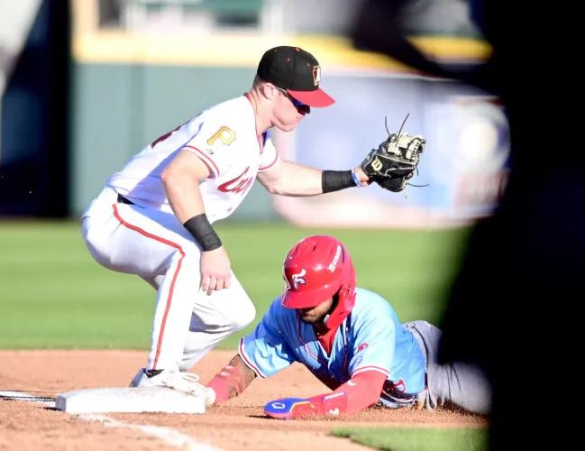 Power bats spark Curve to victory over Reading