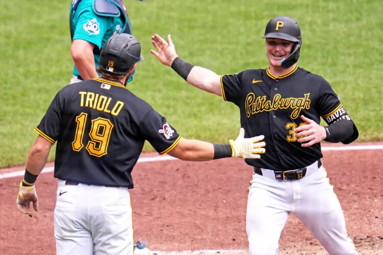 Brandon Lowe, Henry Davis each homer to lead Pirates over Mariners