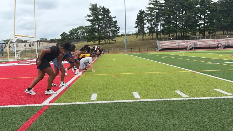 Former Pittsburgh Steelers running back hosts over 100 people for community fitness event