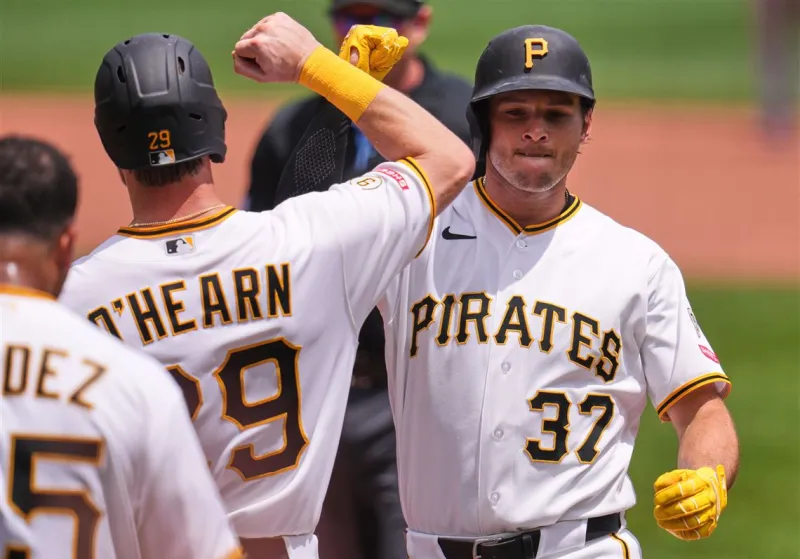 Ryan O'Hearn's 2-homer game led the Pirates to rainy, sweep-averting win against the Reds