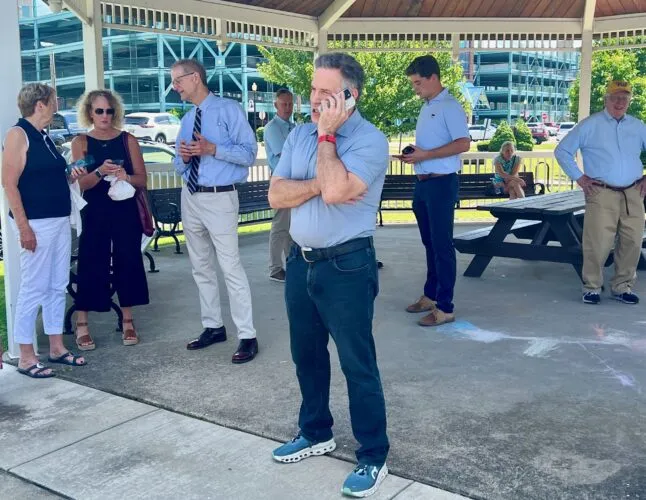 McCormick tours Warren, discusses riverfront