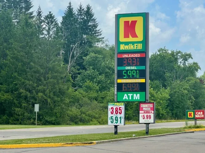 Gas prices drop to $4 ahead of holiday