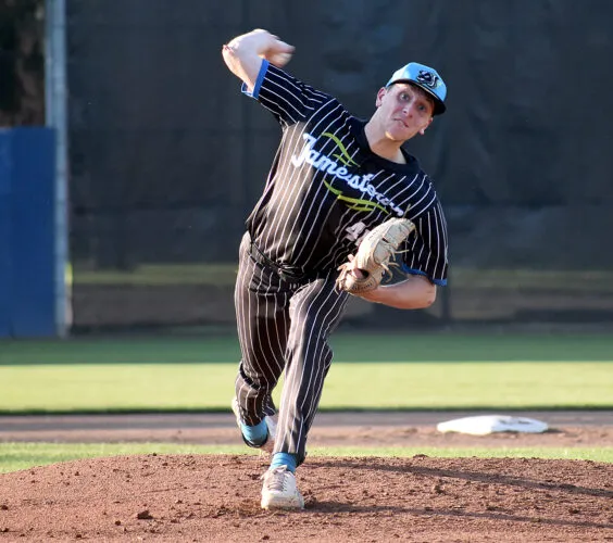 Tarp Skunks hold off Oilers 6-5