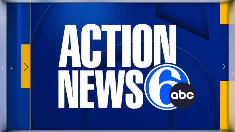 Royals and Phillies play, winner takes 3-game series
