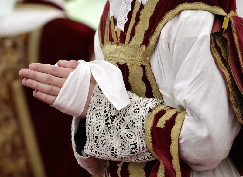 Vatican supplies Lefebvrite priests, lay faithful with procedure to return to Catholic communion