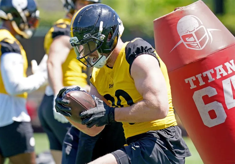 The Steelers' T.J. Watt fell out of the top five of ESPN's edge rusher poll. Should he have?