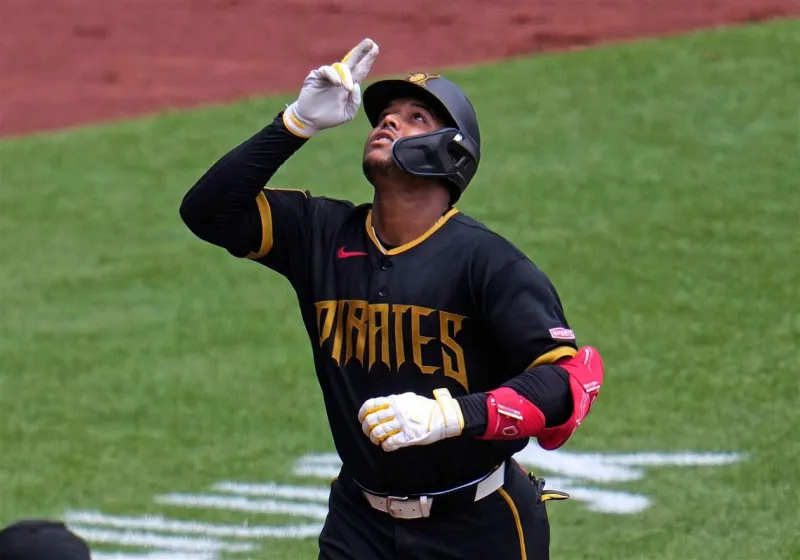 Esmerlyn Valdez's first grand slam pushes the Pirates past the Brewers in the first game of a doubleheader