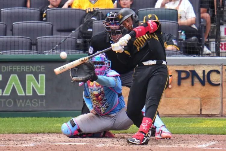 Esmerlyn Valdez homers three times as Pirates sweep twinbill from NL Central-leading Brewers