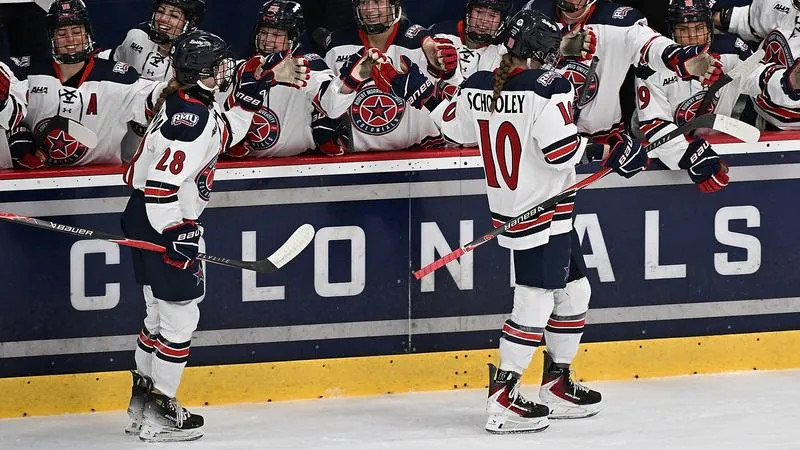 Women's Hockey Lands 11 on AHCA/Krampade All-American Scholar Team