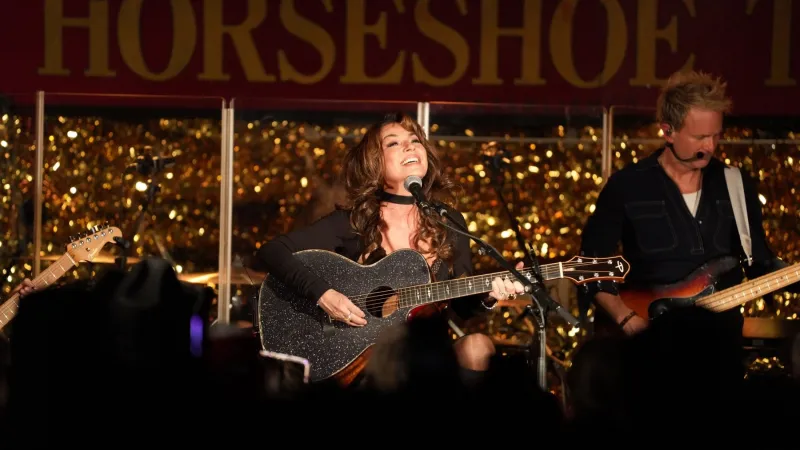 Shania Twain Finally Plays Her Dream Gig: A Tiny Dive Bar in Toronto