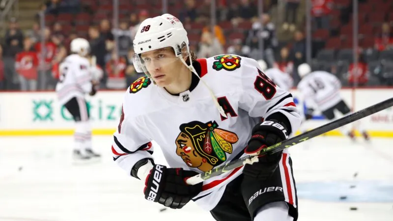 Kane returns to Blackhawks on 2-year deal