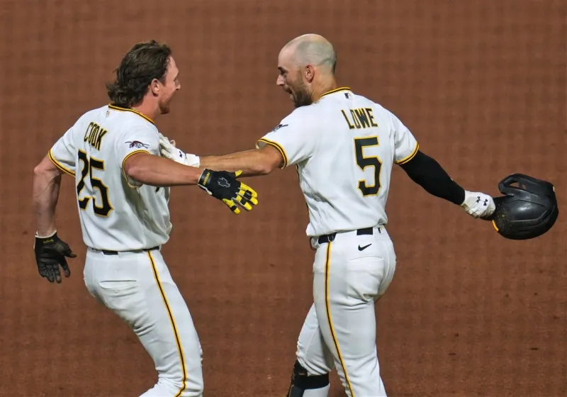 Brandon Lowe plays hero for the Pirates with a walk-off single against the Diamondbacks in extra innings