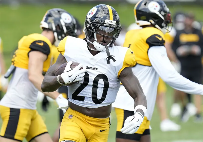 Kaleb Johnson never found his footing as a rookie. Can he work himself into the Steelers' offense in Year 2?