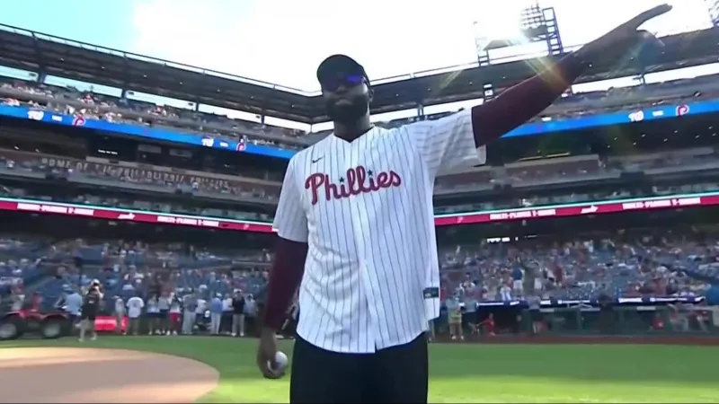 Sanchez becomes first 15-game winner in majors in Phillies' 7-3 vic...