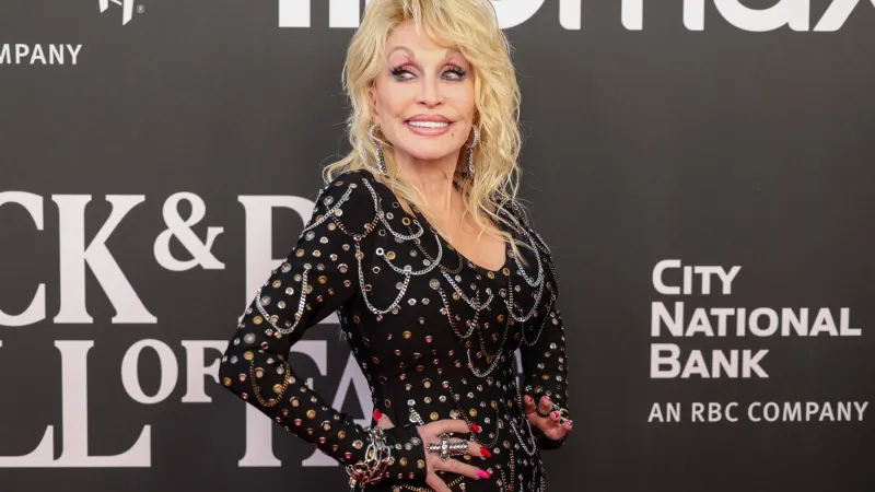 Dolly Parton Receives Another Award Virtually
