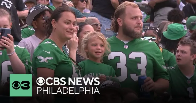 Fans create game game-day-like atmosphere at the Linc for Eagles' open practice