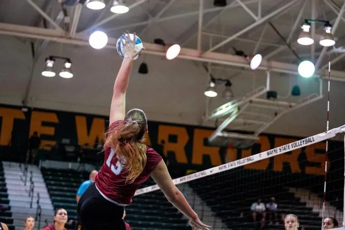 Volleyball Splits Final Day of Warrior Invitational