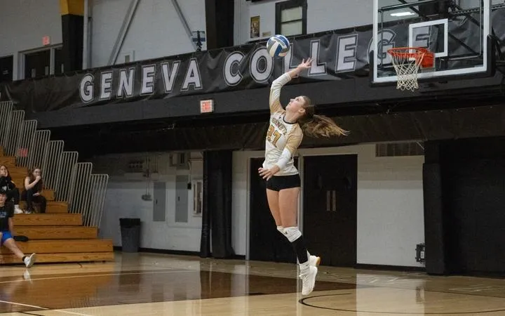 Women's Volleyball Earns Dramatic Five-Set Victory at Mount Aloysius