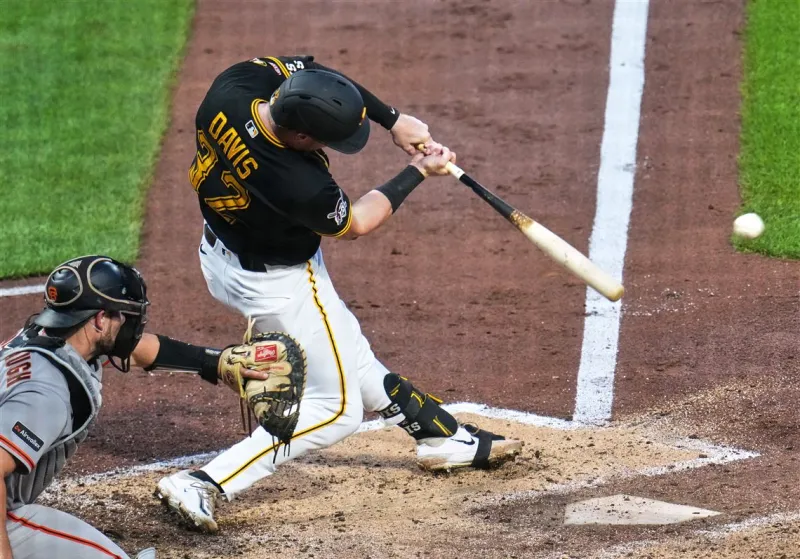 The Pirates avoid a near-disastrous collapse, walk-off the Giants with the help of an error