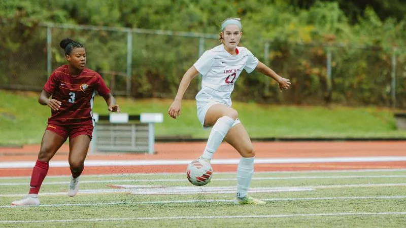 Lloyd's goal and Mason's clean sheet lifts Women's Soccer to 1-0 victory over Charleston