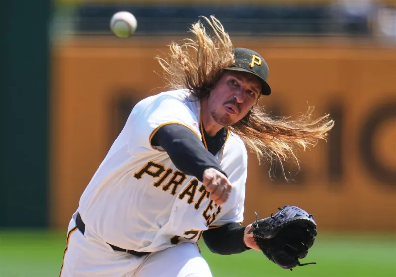 The Pirates' bullpen holds the Giants to 2 hits in a series-clinching win
