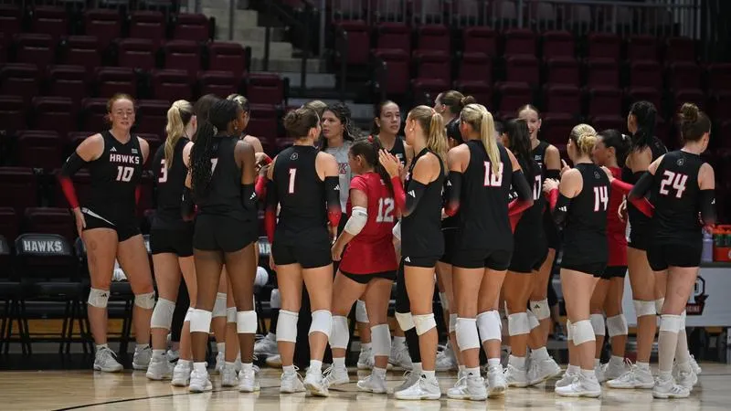 Volleyball Sweeps Opening Day of Crimson Hawk Classic