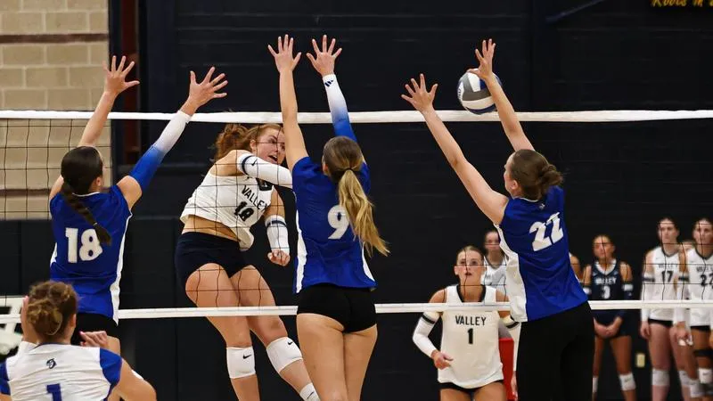 Women's Volleyball Battles Muskingum at Margie Knight Classic