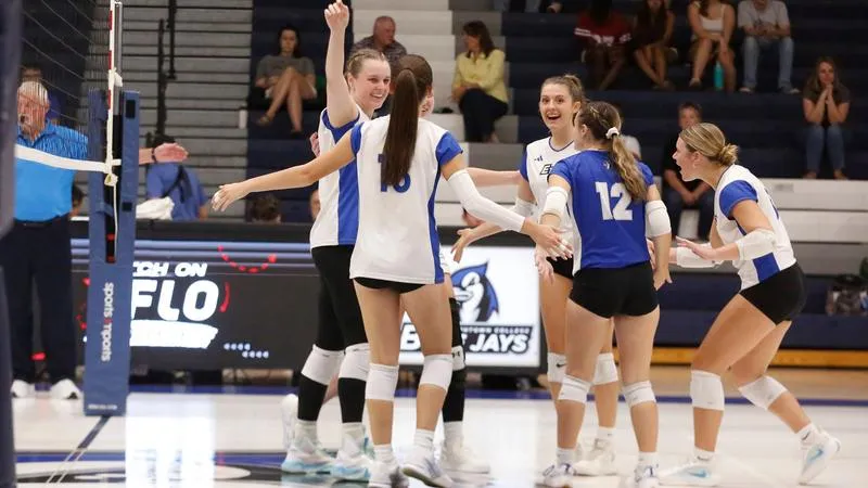 Women's Volleyball Grabs Two Wins in Home Opener