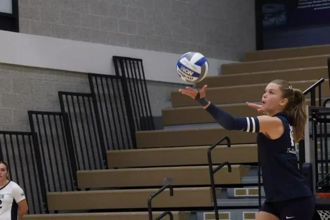 Volleyball Rallies for Fifth Set but Falls to Wayne State