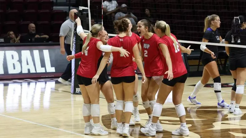 Volleyball Completes Perfect Weekend at Crimson Hawk Classic