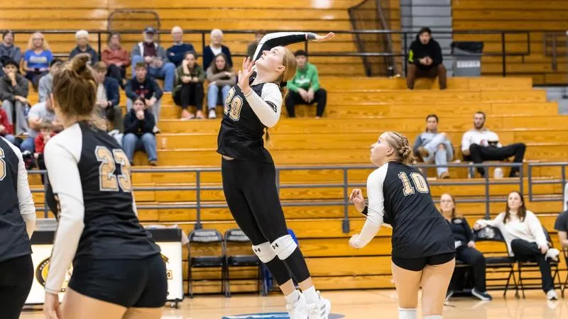Volleyball Spits Two Five-Set Matches in New York