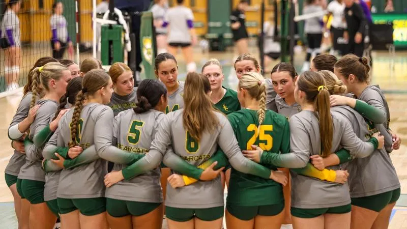 Women's volleyball competes on final day of Bearcat Challenge Tournament