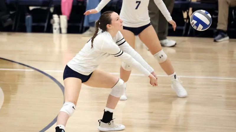 Women's Volleyball Splits Tri-Match at Wilson
