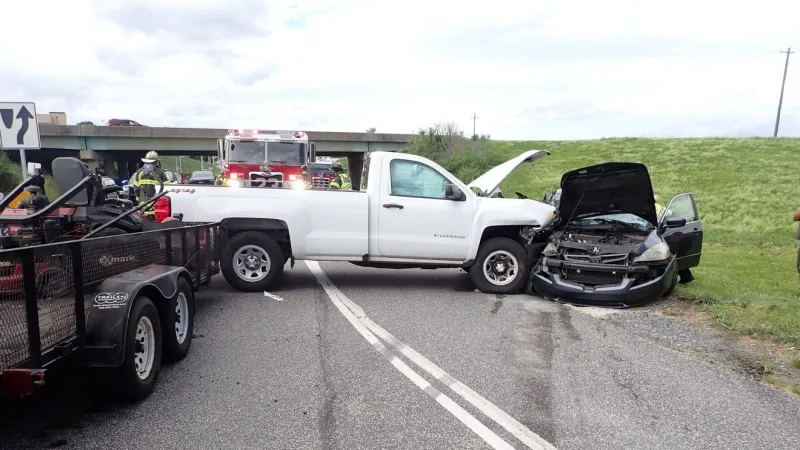 2 injured after crash near highway entrance ramp: police