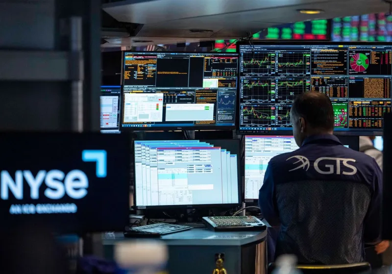 Oil prices keep rising and weigh on Wall Street