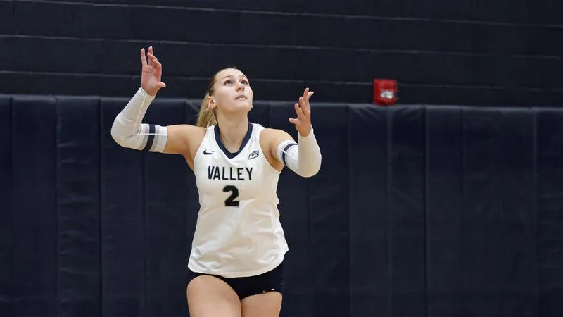 Women's Volleyball Battles Elizabethtown in Five-Set Thriller