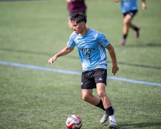 Early Goal Lifts Men's Soccer to Draw at Molloy