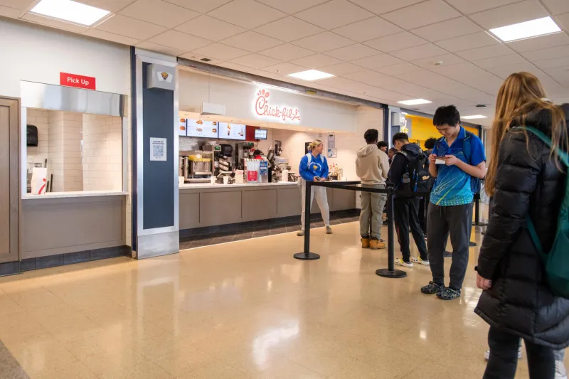 'They feel like they're being scammed:' Students express frustrations with new Meal Exchange program