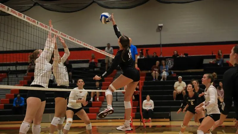 Volleyball finishes 3-0 on the weekend at the Roberts Wesleyan Tournament