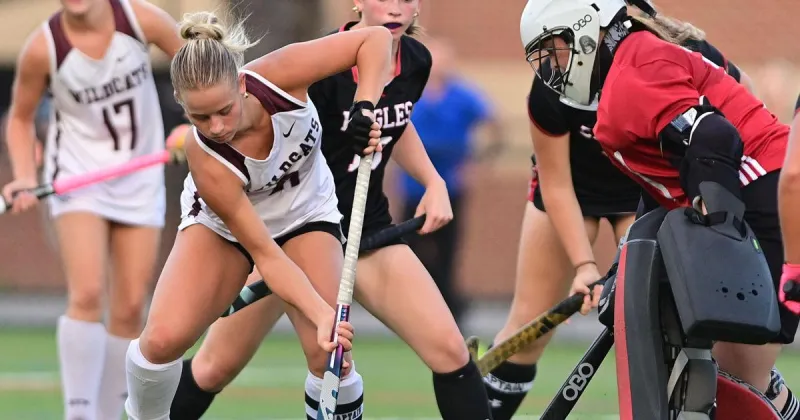Cumberland Valley's Marissa Muza, Mechanicsburg's Mary Olivetti helped each other return to field hockey after ACL tears