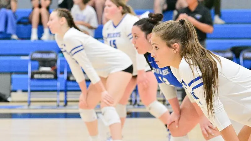 Wildcats Take One Set from King's
