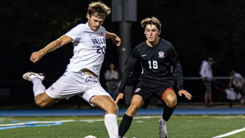 Dutchmen Men's Soccer Battles Tough Against Johns Hopkins