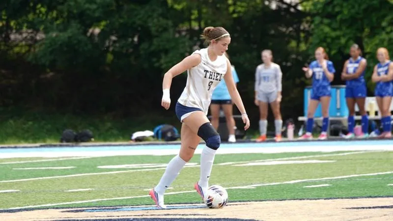 deBlois' Late Goal Lifts Thiel Past Pitt-Bradford