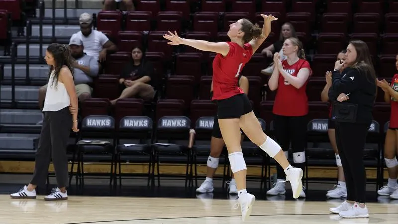 Volleyball Dominates PSAC Crossover With Pair of Sweeps